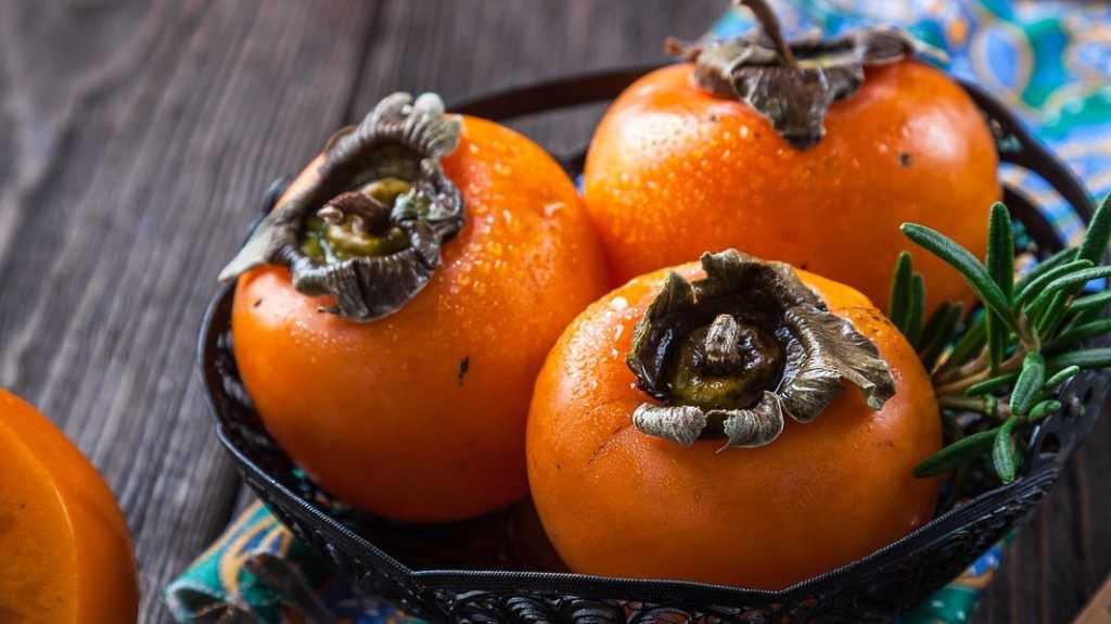 Persimmon, en deilig og næringsrik frukt som vil overraske deg med sine egenskaper