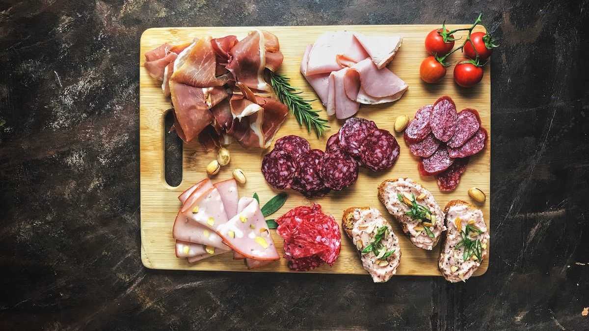 Finn ut om mandelmelk er egnet for keto-dietten.