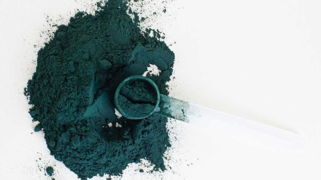 Hva er espirulina og hvorfor tror alle at den er sunn?